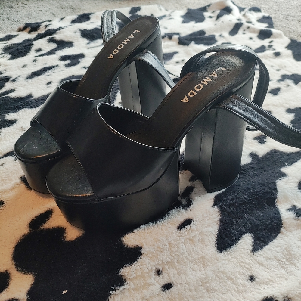 LAMODA Black Platform Heels